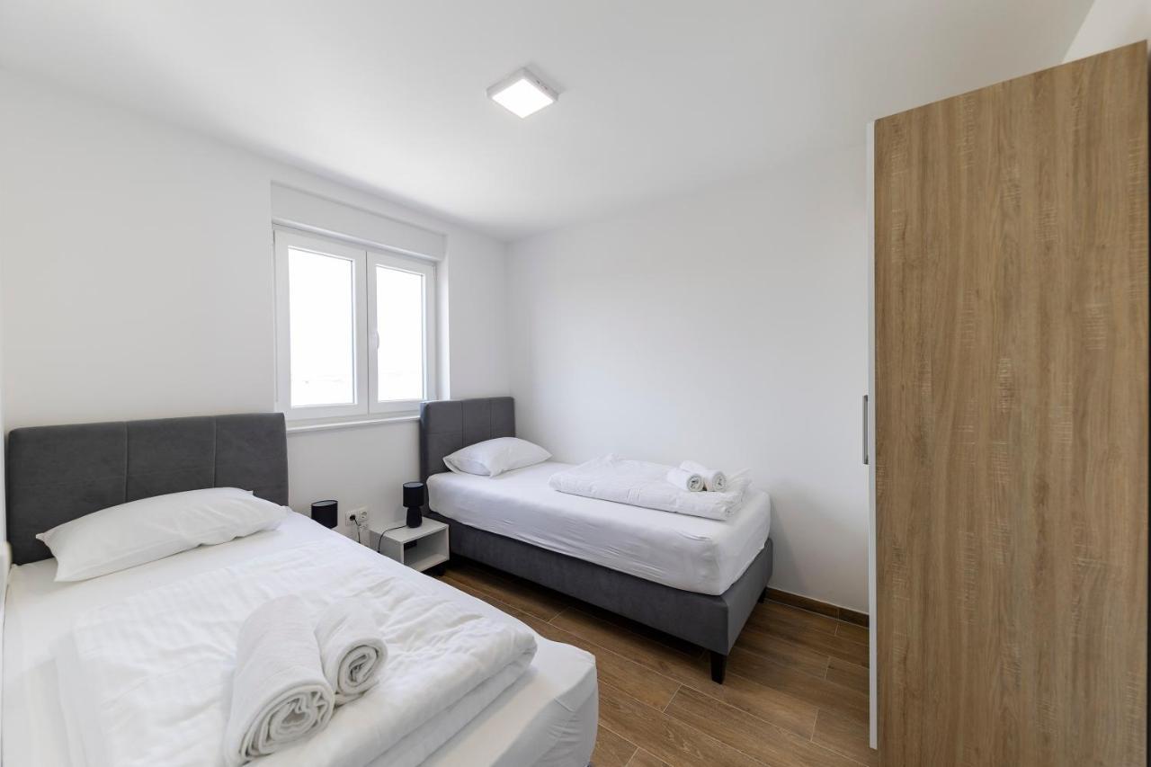 Golden Nin Apartment Luaran gambar